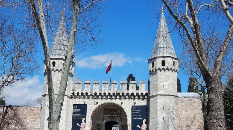 Visit Topkapi Palace in Istanbul